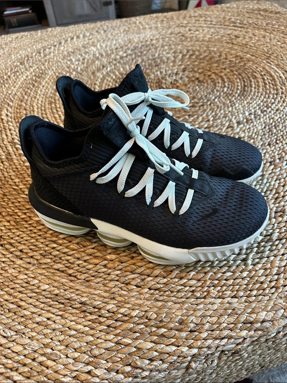 Nike LeBron XVI Men’s Black Athletic Shoes size 10